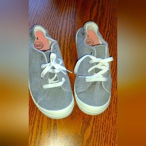 Girls Size 4 Sneakers Wonder Nation EUC